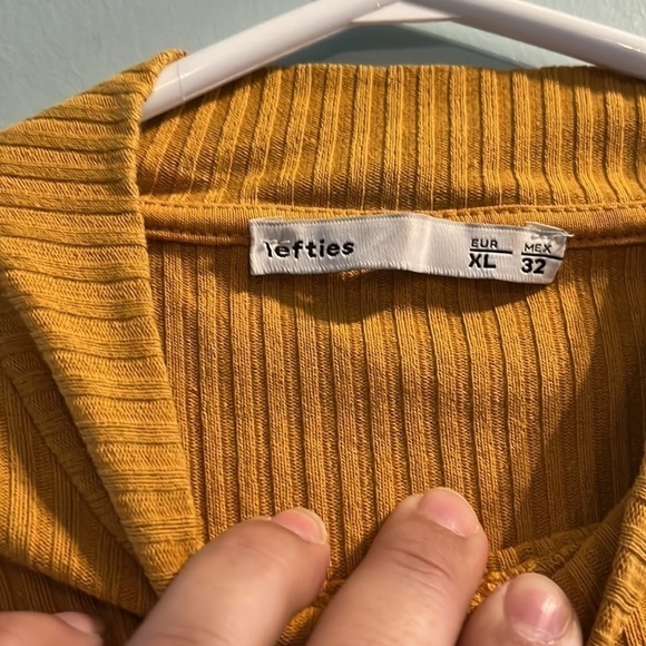 Lefties women’s mustard coloured size XL sweater, fitted​ - Picture 3 of 4